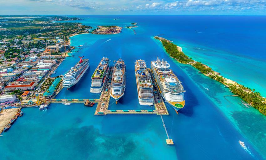 LIVEABOARD DIVING IN Bahamas