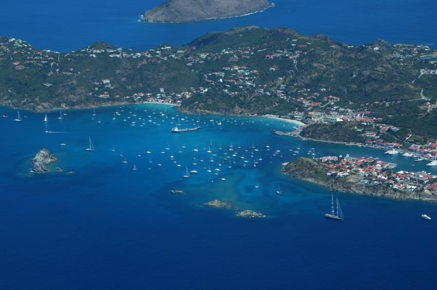 LIVEABOARD DIVING IN Saba, St. Kitts & St. Maarten